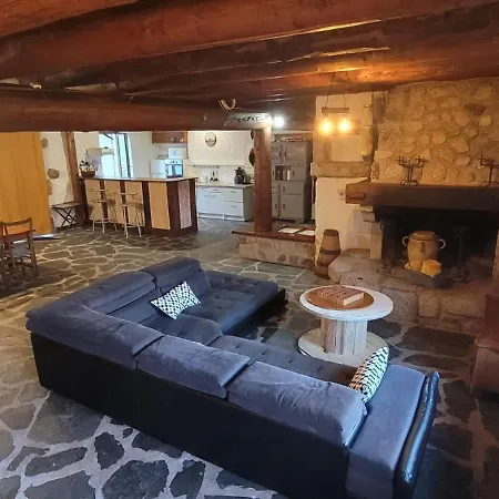 Hébergement de vacances De Vaubarlet Au Calme Sainte-Sigolene